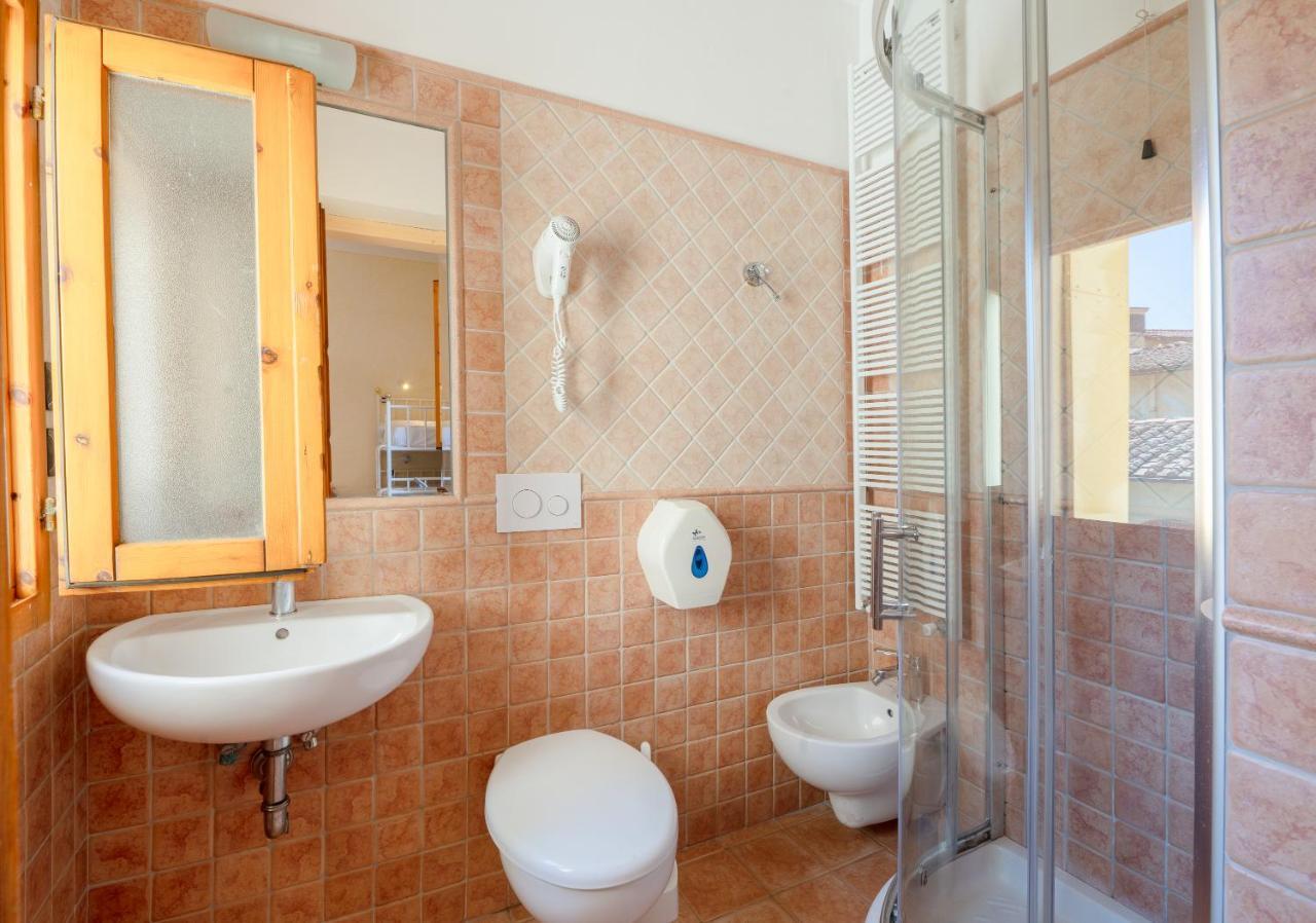 Hostal Archi Rossi *