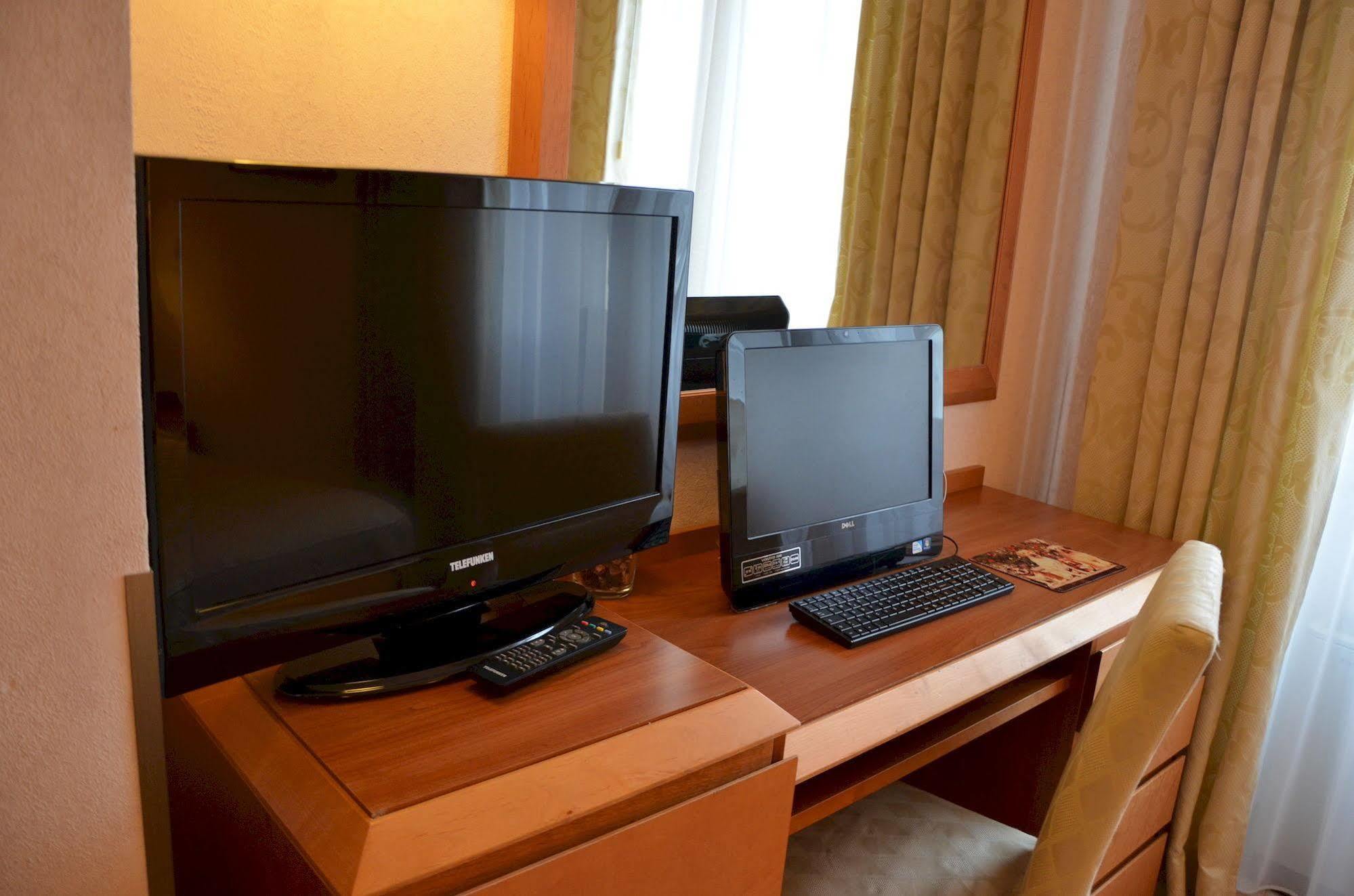 Hostal Archi Rossi *